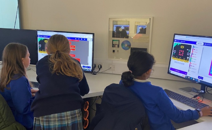 Latest News » STEM Workshop with Local Pupils: Robots and AI Exploration